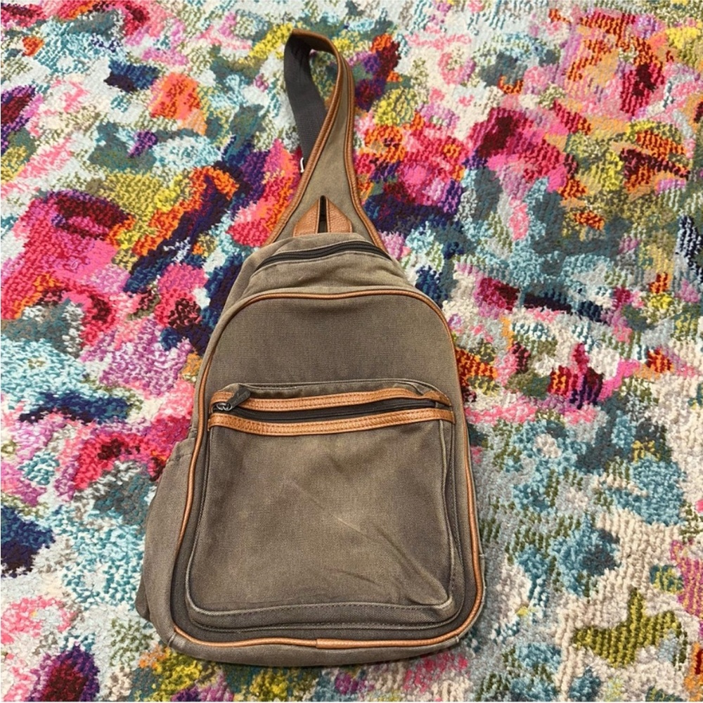 Thirty-One Gray and Brown Men's Backpack some discoloring see pics